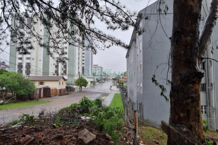 Terreno com 5551m², no bairro Nossa Senhora do Rosário em Caxias do Sul para Comprar