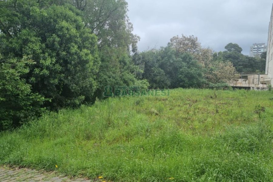 Terreno com 360m², no bairro Charqueadas em Caxias do Sul para Comprar