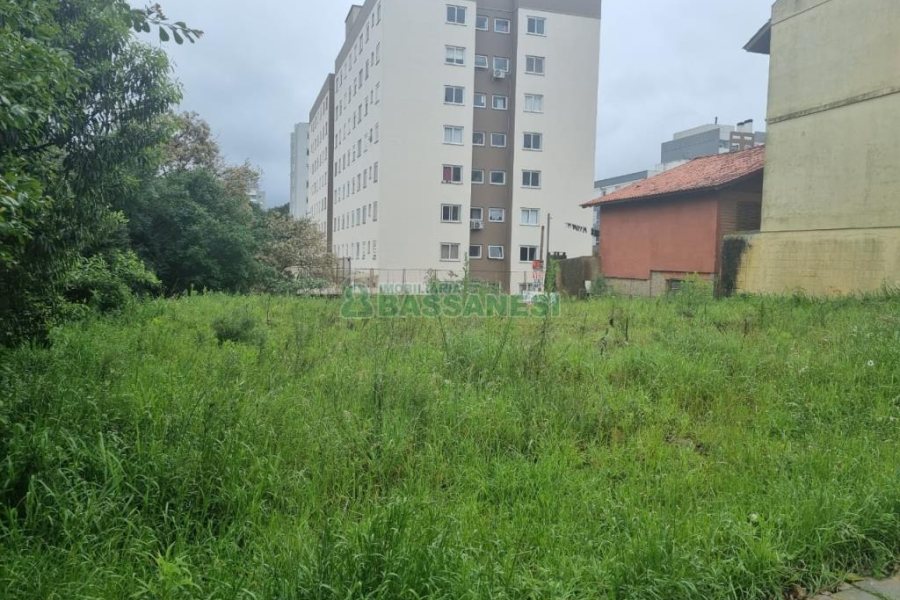 Terreno com 360m², no bairro Charqueadas em Caxias do Sul para Comprar