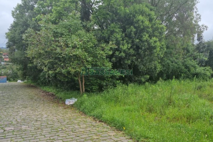 Terreno com 360m², no bairro Charqueadas em Caxias do Sul para Comprar
