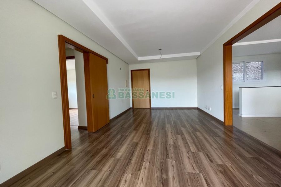 Apartamento com 105m², 3 dormitórios, 2 vagas, no bairro São Leopoldo em Caxias do Sul para Comprar