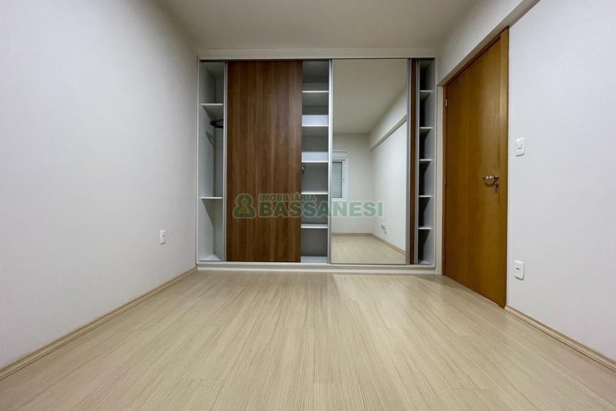 Apartamento com 55m², 1 dormitório, 1 vaga, no bairro Lourdes em Caxias do Sul para Alugar