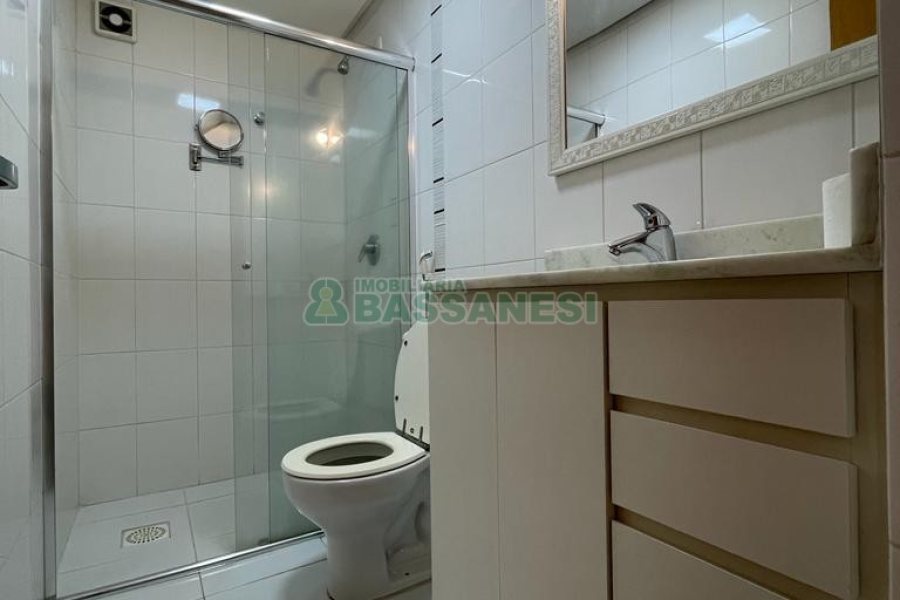 Apartamento com 55m², 1 dormitório, 1 vaga, no bairro Lourdes em Caxias do Sul para Alugar