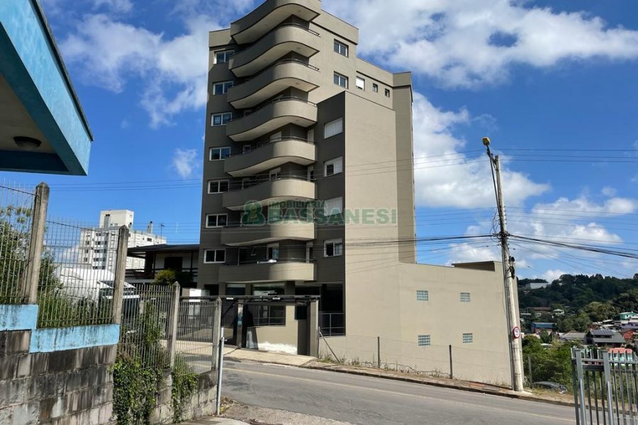 Apartamento com 105m², 3 dormitórios, 2 vagas, no bairro São Leopoldo em Caxias do Sul para Comprar