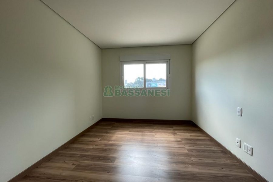 Apartamento com 105m², 3 dormitórios, 2 vagas, no bairro São Leopoldo em Caxias do Sul para Comprar