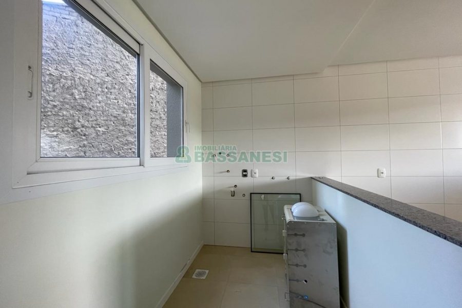 Apartamento com 105m², 3 dormitórios, 2 vagas, no bairro São Leopoldo em Caxias do Sul para Comprar