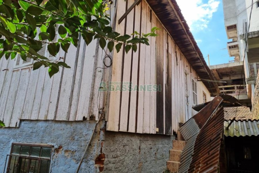 Casa com 100m², 2 dormitórios, no bairro Pio X em Caxias do Sul para Comprar