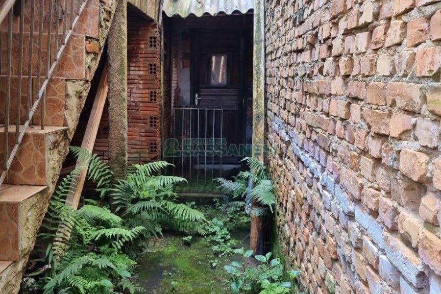 Casa com 100m², 2 dormitórios, no bairro Pio X em Caxias do Sul para Comprar