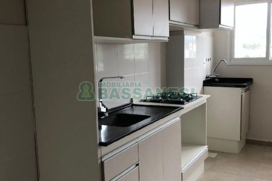 Apartamento com 48m², 2 dormitórios, 1 vaga, no bairro Cruzeiro em Caxias do Sul para Alugar