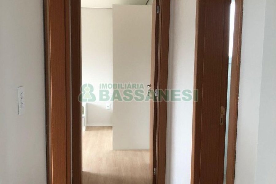 Apartamento com 48m², 2 dormitórios, 1 vaga, no bairro Cruzeiro em Caxias do Sul para Alugar