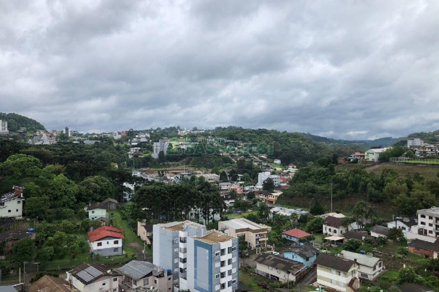 Apartamento com 48m², 2 dormitórios, 1 vaga, no bairro Cruzeiro em Caxias do Sul para Alugar