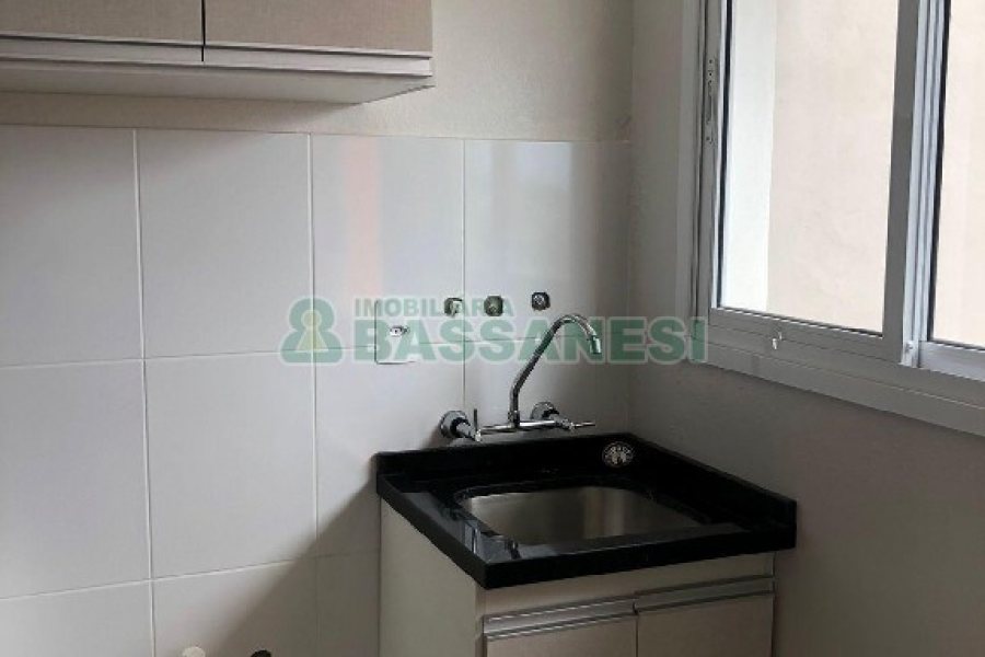 Apartamento com 48m², 2 dormitórios, 1 vaga, no bairro Cruzeiro em Caxias do Sul para Alugar