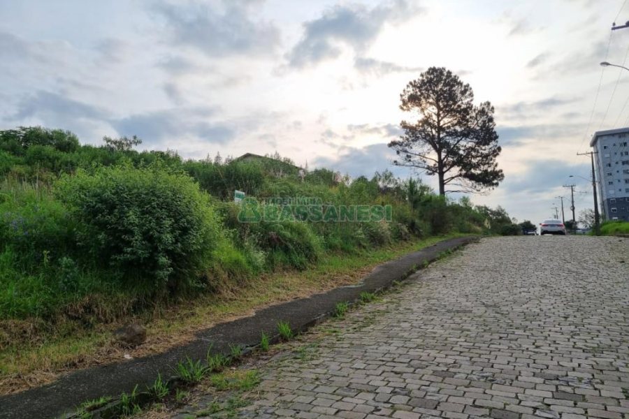 Terreno, no bairro Marechal Floriano em Caxias do Sul para Comprar