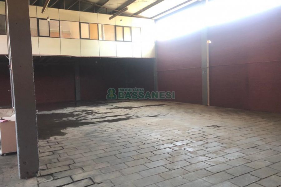 Pavilhão com 366m², no bairro Santa Catarina em Caxias do Sul para Alugar