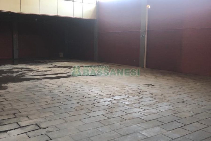 Pavilhão com 366m², no bairro Santa Catarina em Caxias do Sul para Alugar