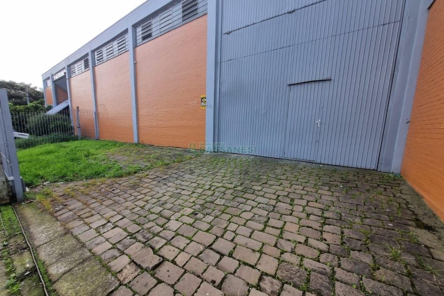 Pavilhão com 366m², no bairro Santa Catarina em Caxias do Sul para Alugar