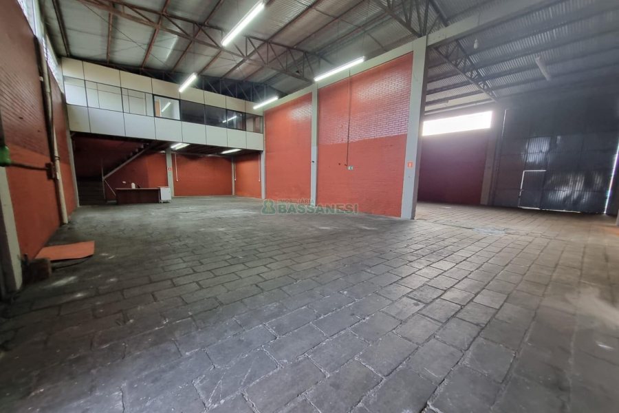 Pavilhão com 366m², no bairro Santa Catarina em Caxias do Sul para Alugar