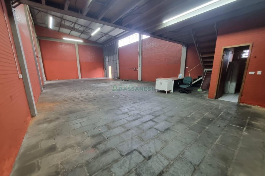 Pavilhão com 366m², no bairro Santa Catarina em Caxias do Sul para Alugar
