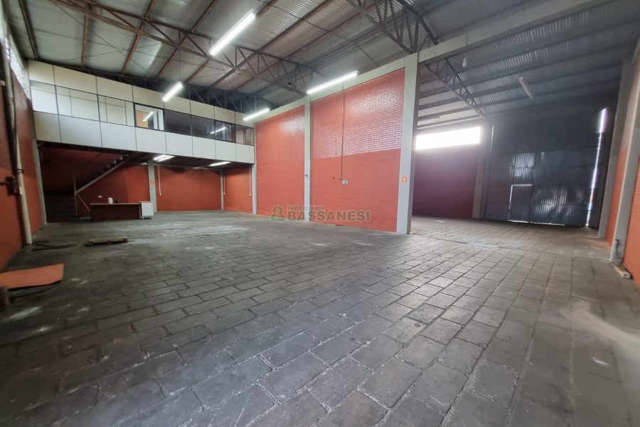 Pavilhão com 366m², no bairro Santa Catarina em Caxias do Sul para Alugar