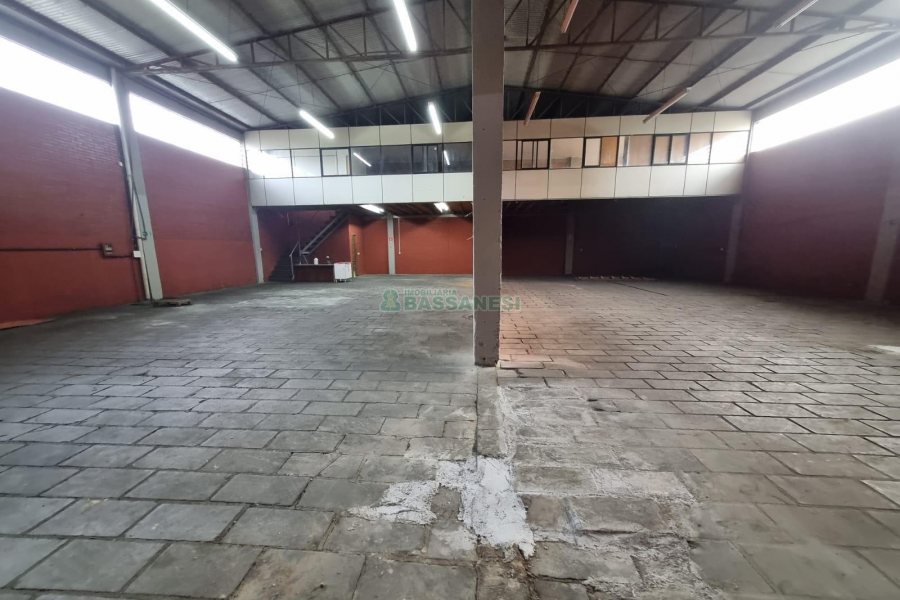 Pavilhão com 366m², no bairro Santa Catarina em Caxias do Sul para Alugar