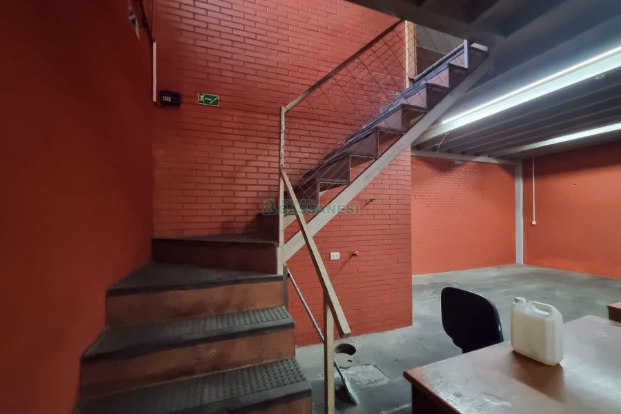Pavilhão com 366m², no bairro Santa Catarina em Caxias do Sul para Alugar
