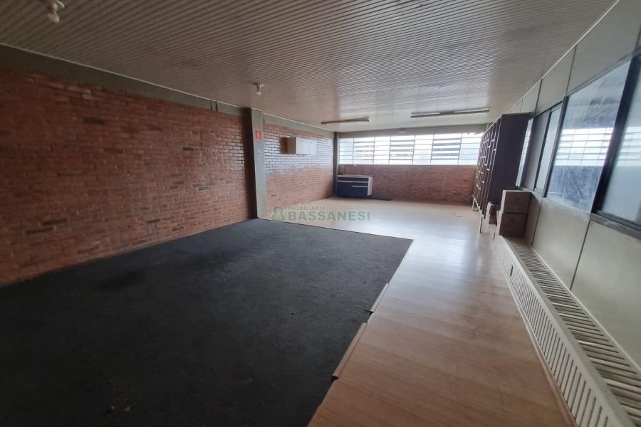 Pavilhão com 366m², no bairro Santa Catarina em Caxias do Sul para Alugar