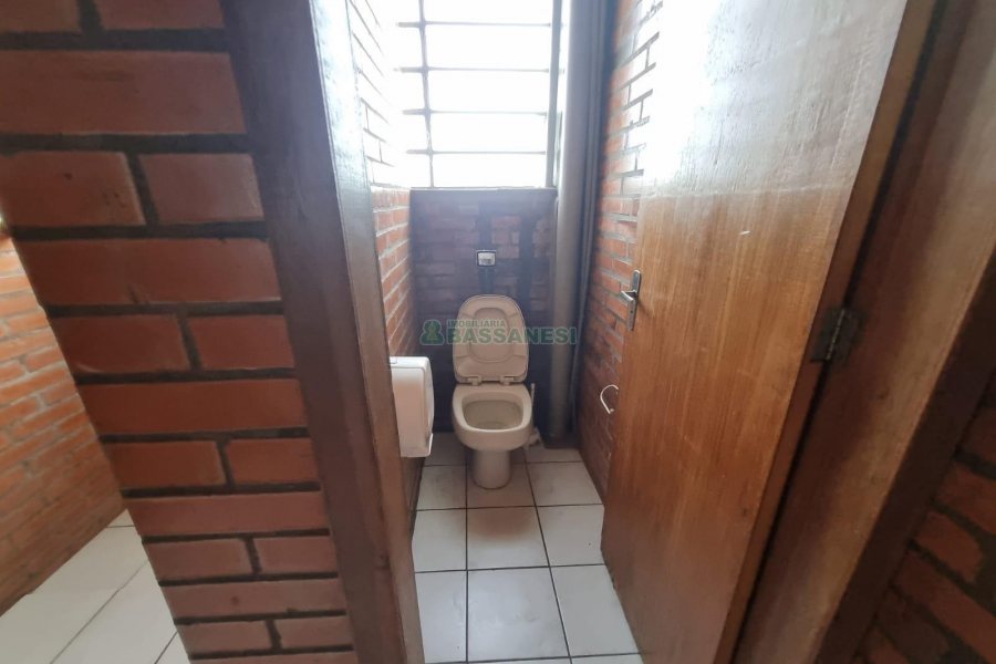 Pavilhão com 366m², no bairro Santa Catarina em Caxias do Sul para Alugar