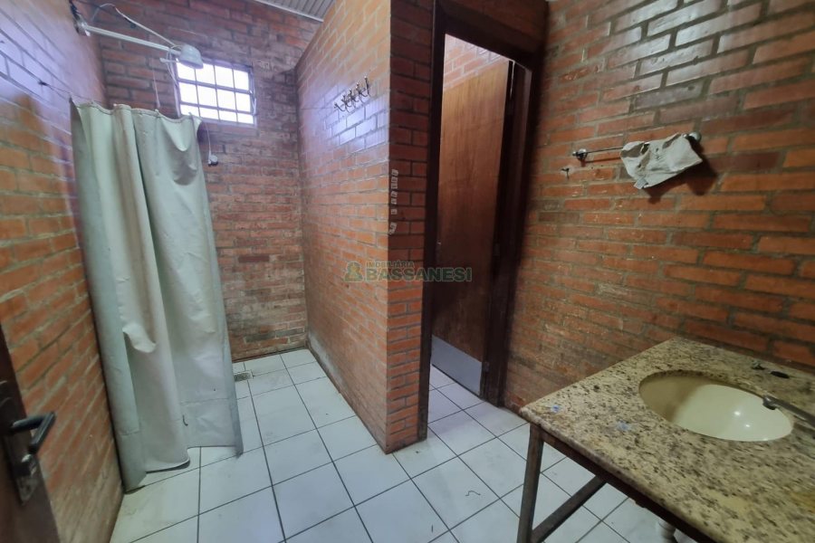 Pavilhão com 366m², no bairro Santa Catarina em Caxias do Sul para Alugar