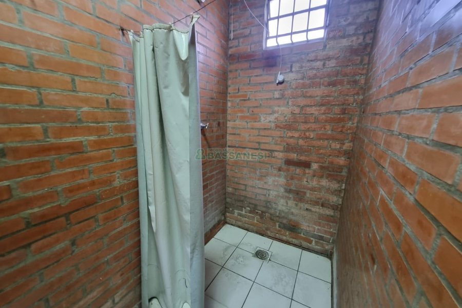 Pavilhão com 366m², no bairro Santa Catarina em Caxias do Sul para Alugar