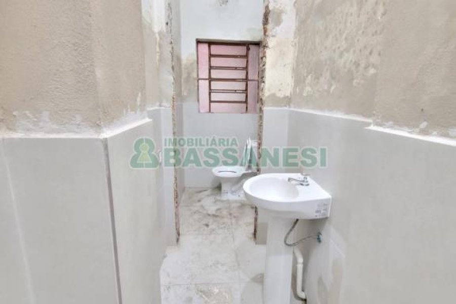 Loja com 130m², no bairro São Pelegrino em Caxias do Sul para Alugar