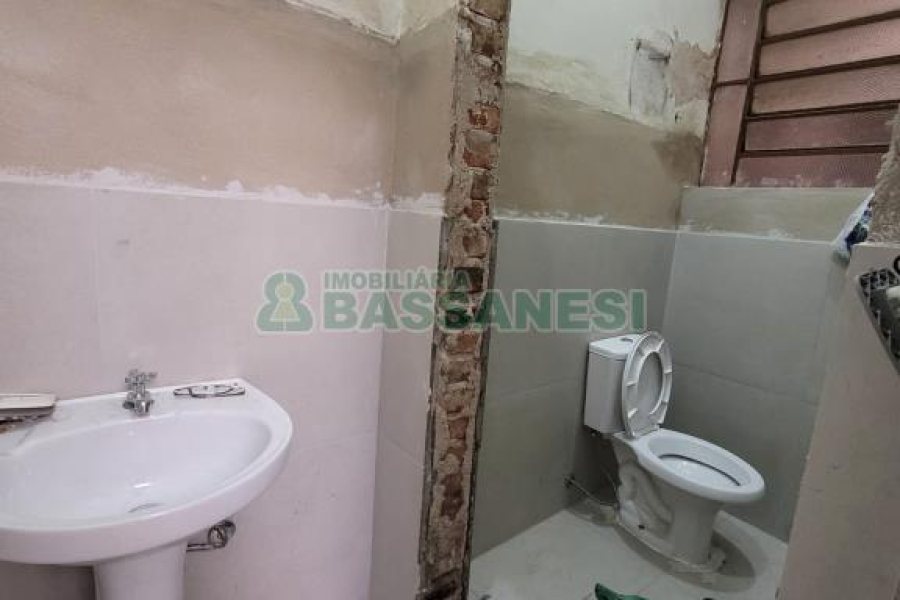 Loja com 90m², no bairro São Pelegrino em Caxias do Sul para Alugar