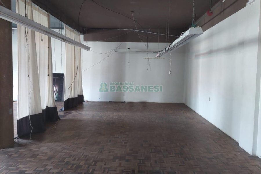 Loja Subsolo com 200m², no bairro Sanvitto em Caxias do Sul para Alugar