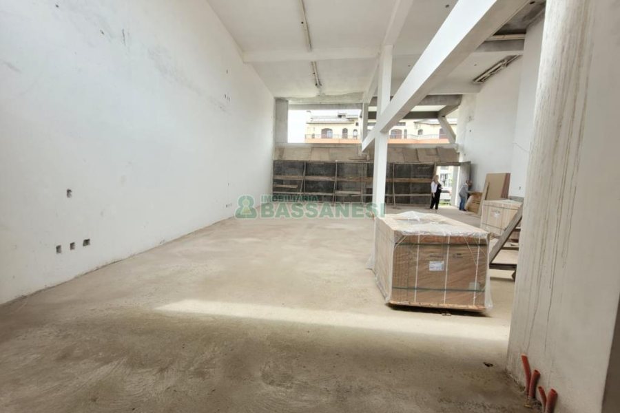 Loja com 315m², no bairro Nossa Senhora de Lourdes em Caxias do Sul para Comprar