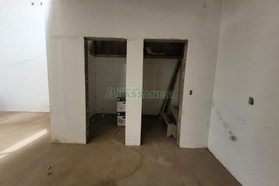 Loja com 315m², no bairro Nossa Senhora de Lourdes em Caxias do Sul para Comprar