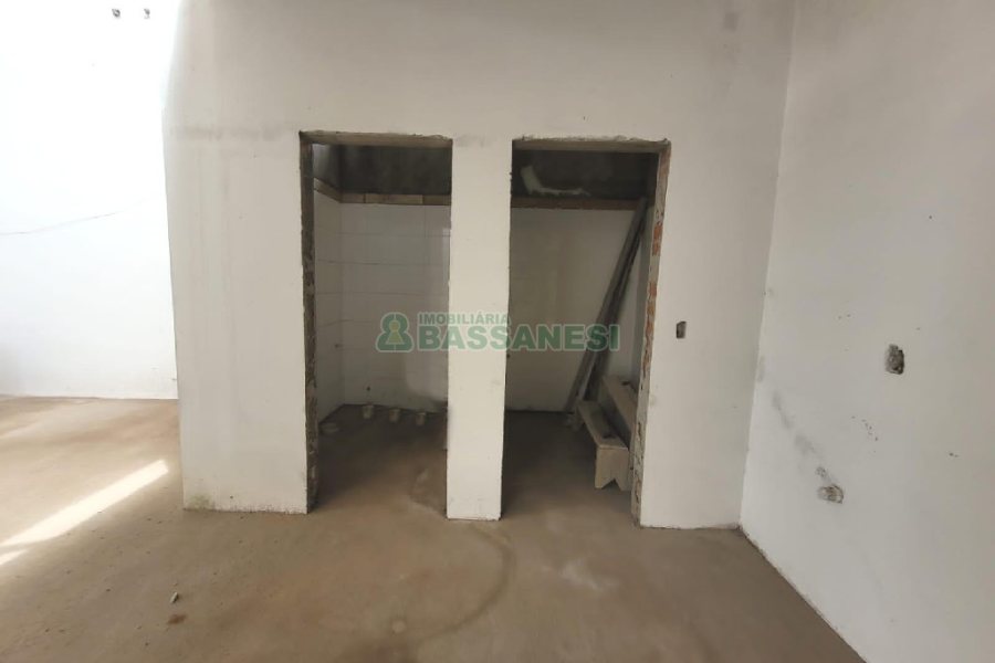 Loja com 233m², no bairro Kayser em Caxias do Sul para Alugar ou Comprar