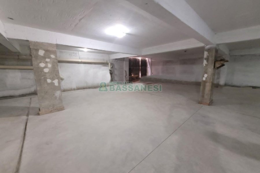 Loja com 315m², no bairro Kayser em Caxias do Sul para Alugar ou Comprar