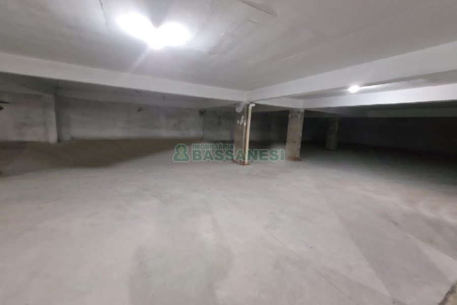 Loja com 315m², no bairro Kayser em Caxias do Sul para Alugar ou Comprar