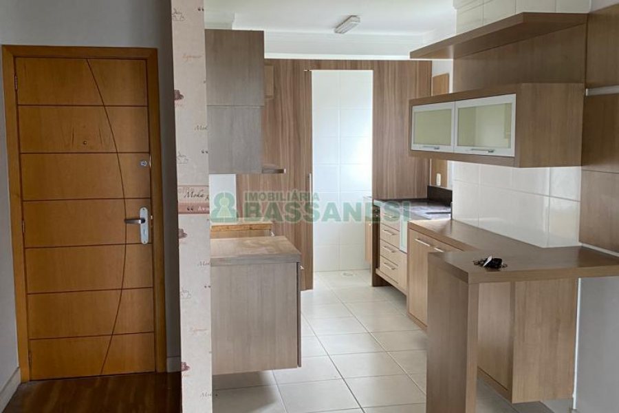 Apartamento com 70m², 2 dormitórios, 2 vagas, no bairro Sanvitto em Caxias do Sul para Comprar
