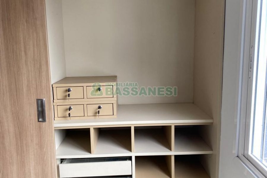 Apartamento com 70m², 2 dormitórios, 2 vagas, no bairro Sanvitto em Caxias do Sul para Comprar