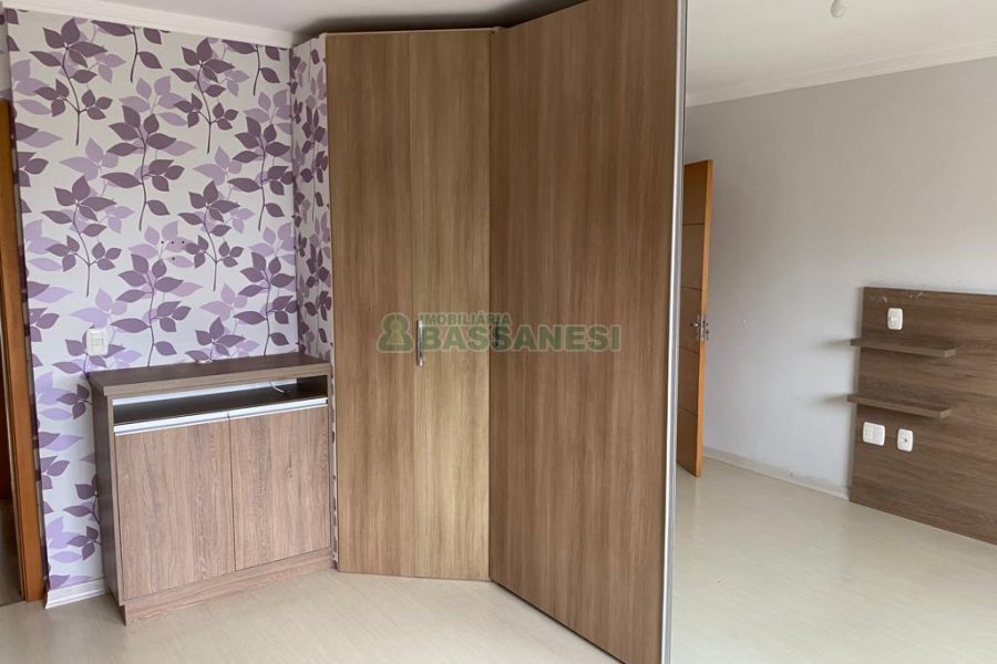 Apartamento com 70m², 2 dormitórios, 2 vagas, no bairro Sanvitto em Caxias do Sul para Comprar