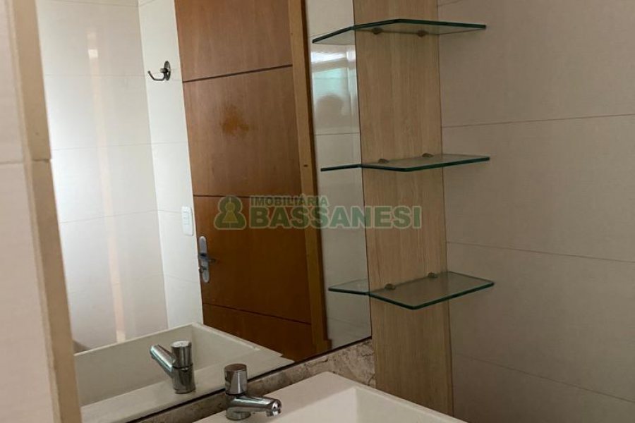 Apartamento com 70m², 2 dormitórios, 2 vagas, no bairro Sanvitto em Caxias do Sul para Comprar