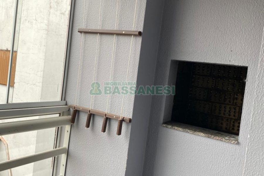 Apartamento com 70m², 2 dormitórios, 2 vagas, no bairro Sanvitto em Caxias do Sul para Comprar