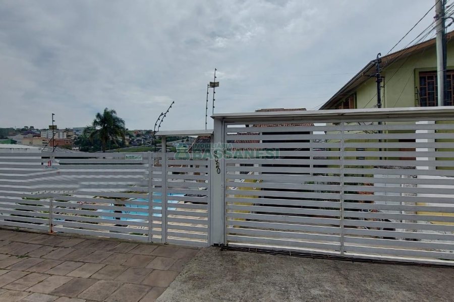 Casa com 250m², 3 dormitórios, 1 vaga, no bairro Esplanada em Caxias do Sul para Alugar