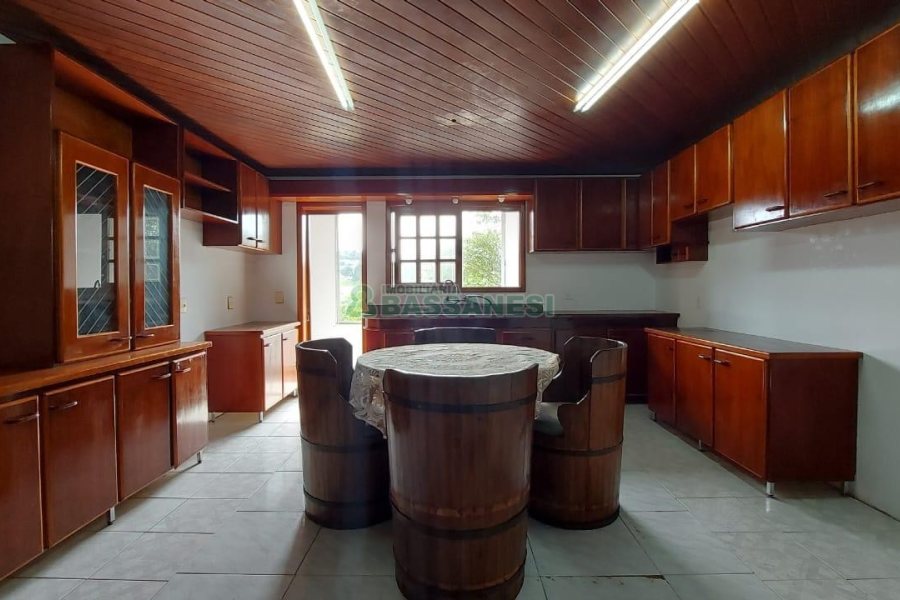 Casa com 250m², 3 dormitórios, 1 vaga, no bairro Esplanada em Caxias do Sul para Alugar