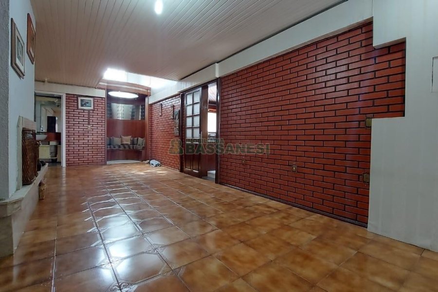 Casa com 250m², 3 dormitórios, 1 vaga, no bairro Esplanada em Caxias do Sul para Alugar