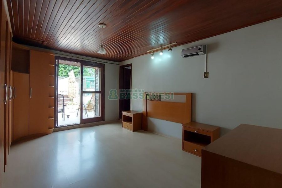 Casa com 250m², 3 dormitórios, 1 vaga, no bairro Esplanada em Caxias do Sul para Alugar