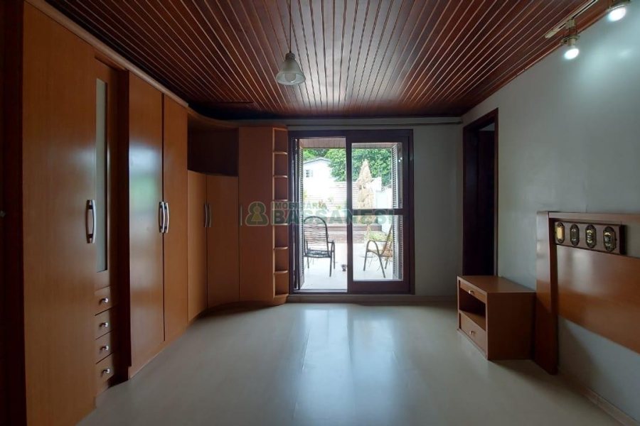 Casa com 250m², 3 dormitórios, 1 vaga, no bairro Esplanada em Caxias do Sul para Alugar