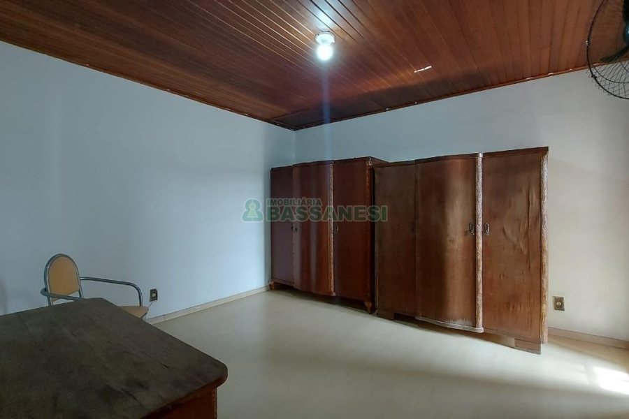 Casa com 250m², 3 dormitórios, 1 vaga, no bairro Esplanada em Caxias do Sul para Alugar