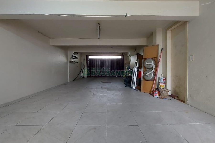 Casa com 250m², 3 dormitórios, 1 vaga, no bairro Esplanada em Caxias do Sul para Alugar