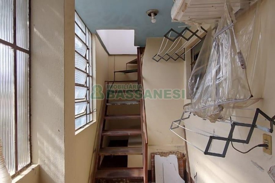 Casa com 250m², 3 dormitórios, 1 vaga, no bairro Esplanada em Caxias do Sul para Alugar